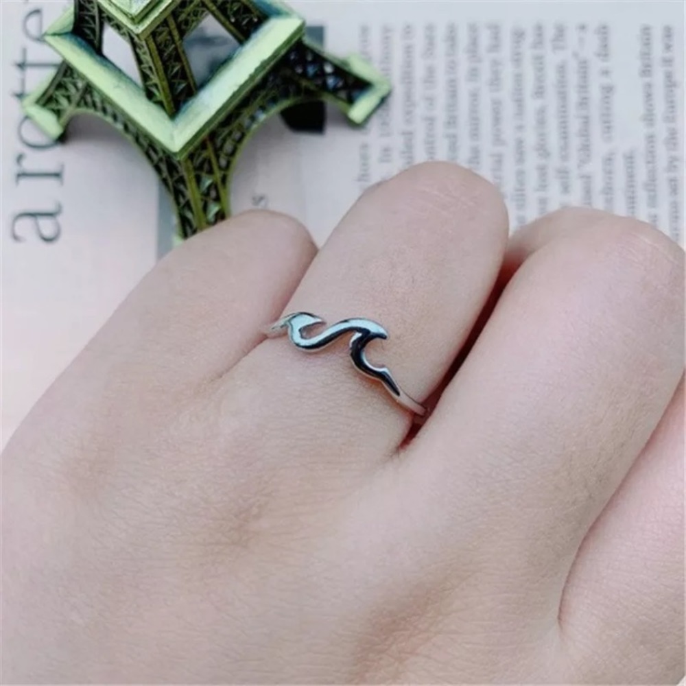 🌊 3 / $20 🌊 Wave ring